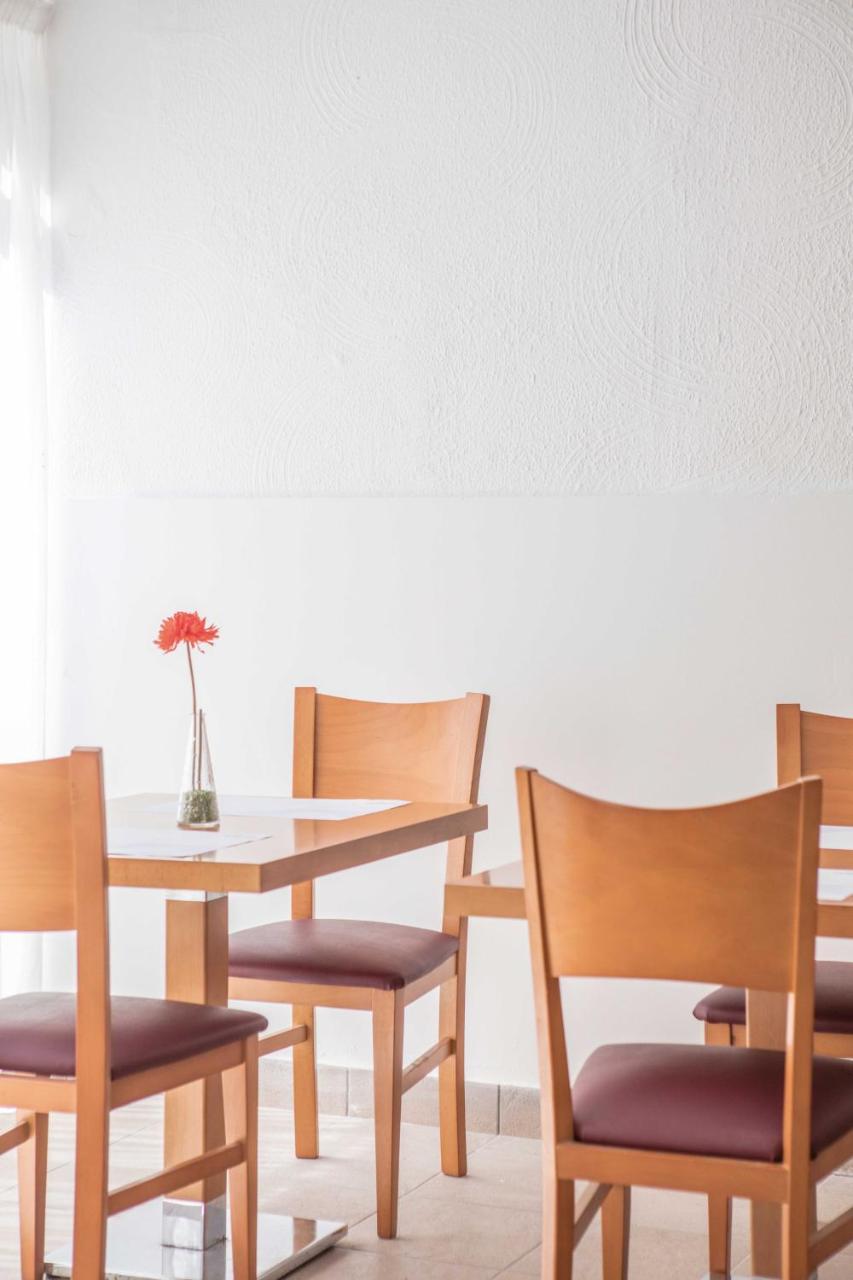 Elegance Playa Arenal III Hostel Ел Аренал Екстериор снимка