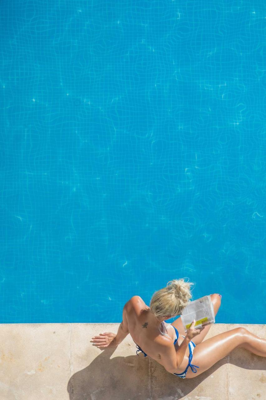 Elegance Playa Arenal III Hostel Ел Аренал Екстериор снимка
